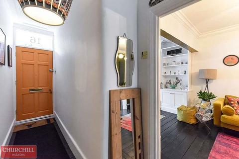 16 Chestnut Avenue North, London, E17 3NF