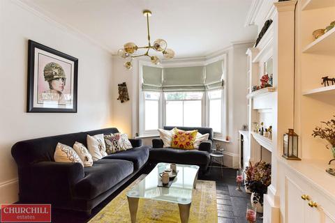 16 Chestnut Avenue North, London, E17 3NF