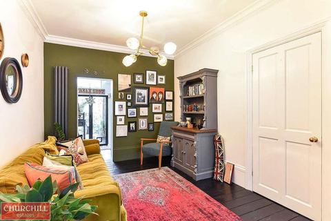 16 Chestnut Avenue North, London, E17 3NF
