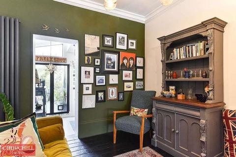 16 Chestnut Avenue North, London, E17 3NF
