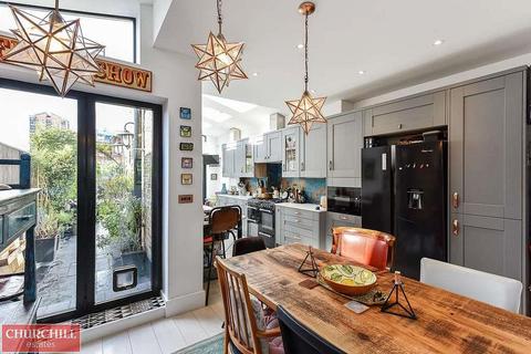 16 Chestnut Avenue North, London, E17 3NF