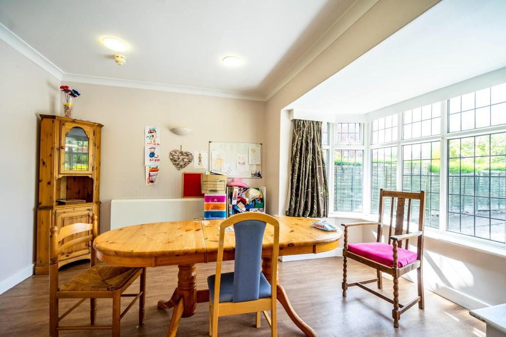 Newlands Drive, York 6 bed detached house £485,000