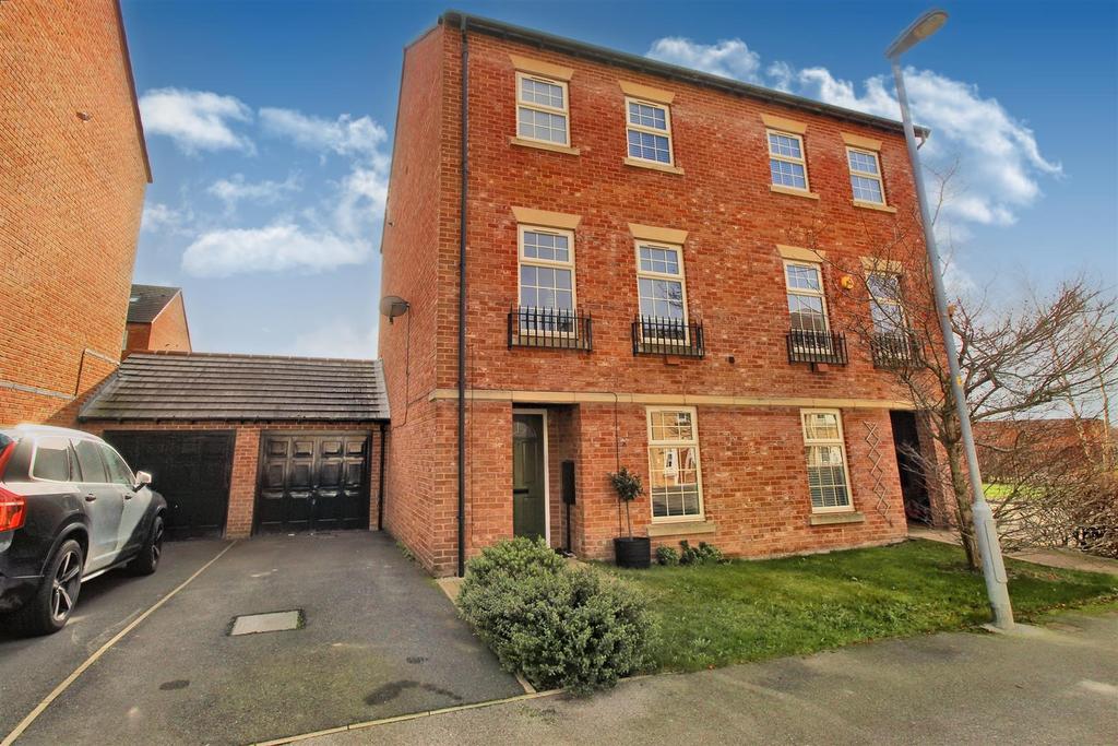 Maydal Drive, Woolley Grange, Barnsley. S75 5GN 4 bed townhouse for