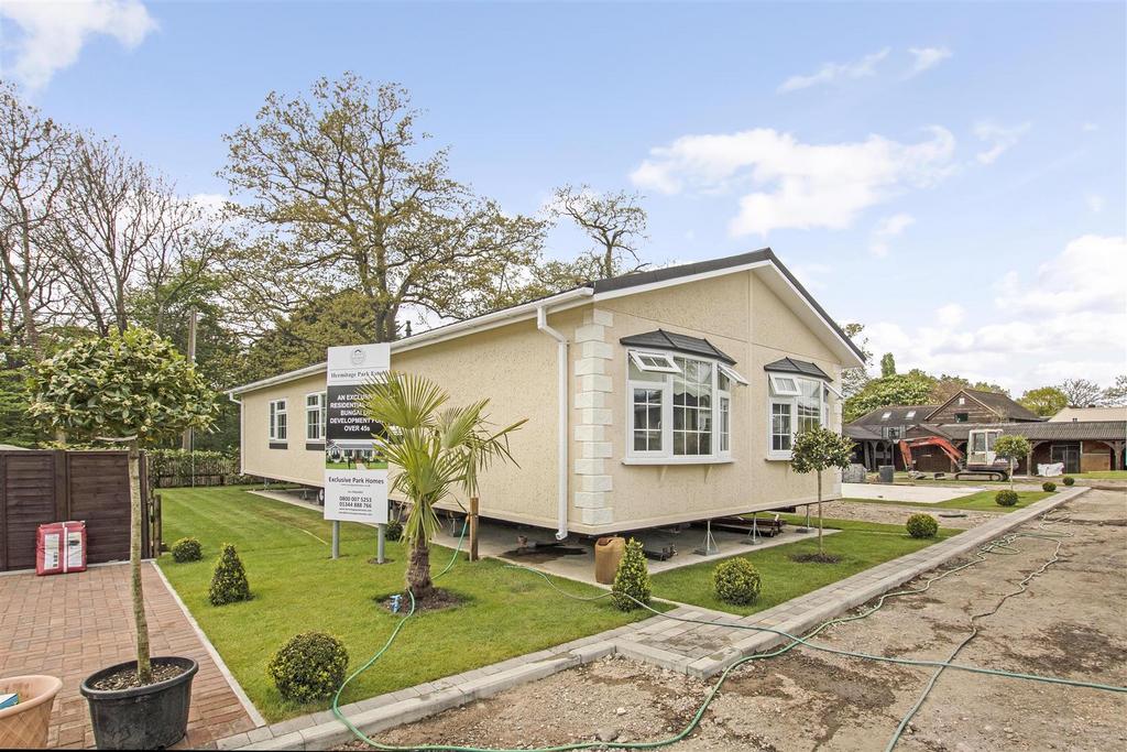 Warfield Street, Warfield, Bracknell 3 bed park home for sale £395,000