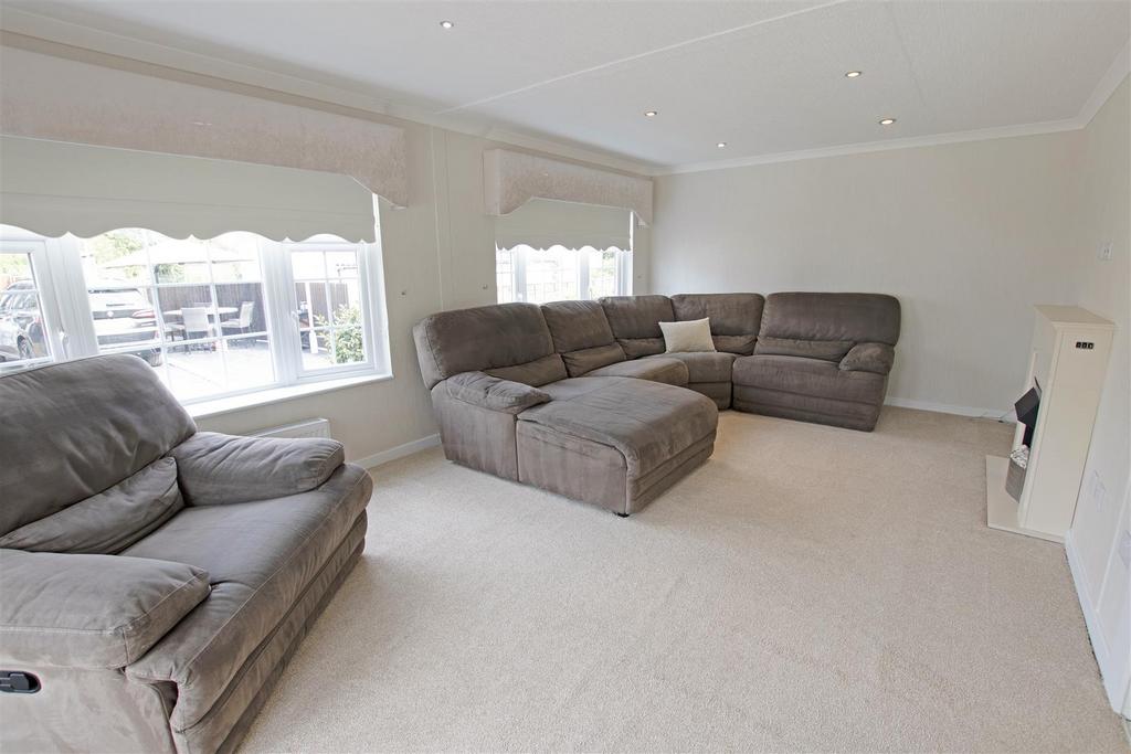 Warfield Street, Warfield, Bracknell 3 bed park home for sale £395,000