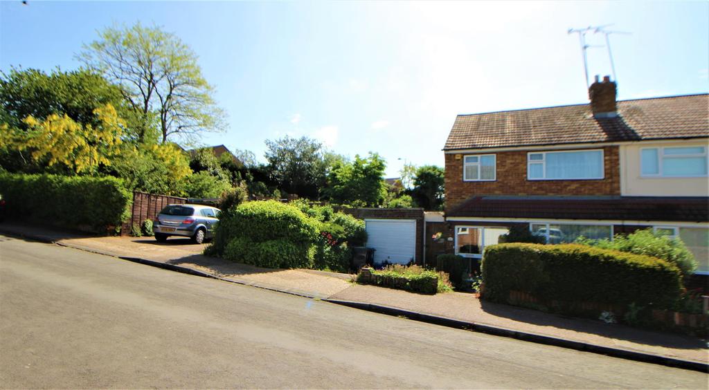 Stonyshotts, Waltham Abbey 3 bed semidetached house for sale £495,000