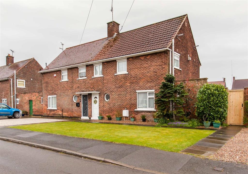 Moorfield Square, Bolsover, Chesterfield 3 bed semidetached house £