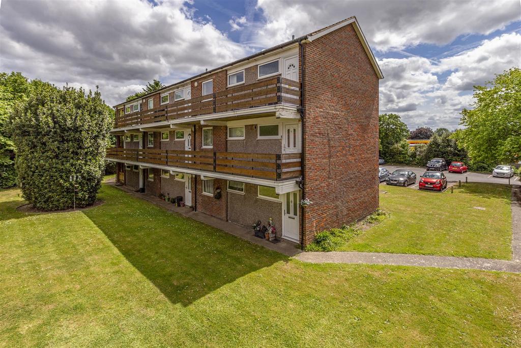 New Court, Addlestone 1 bed apartment £175,000