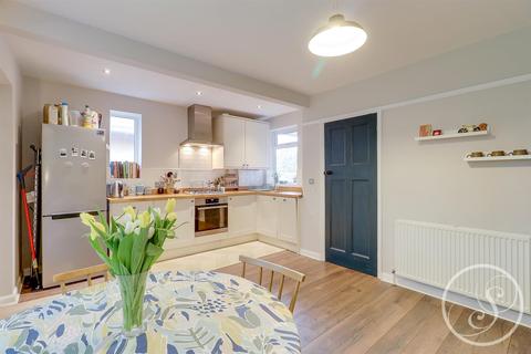 14 Roxholme Terrace, Leeds, LS7 4JH