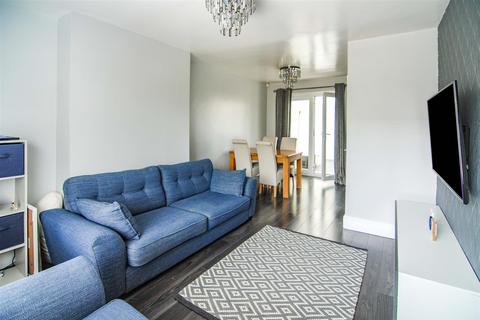 81 Farm Road, Kendray, Barnsley, S70 3DL