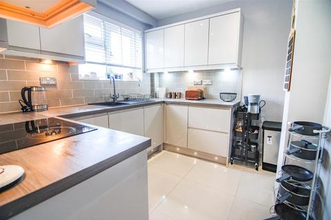 81 Farm Road, Kendray, Barnsley, S70 3DL