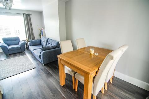81 Farm Road, Kendray, Barnsley, S70 3DL