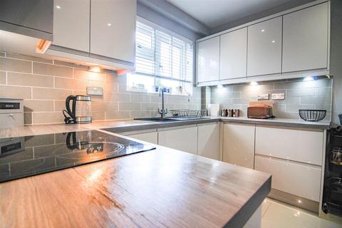 81 Farm Road, Kendray, Barnsley, S70 3DL