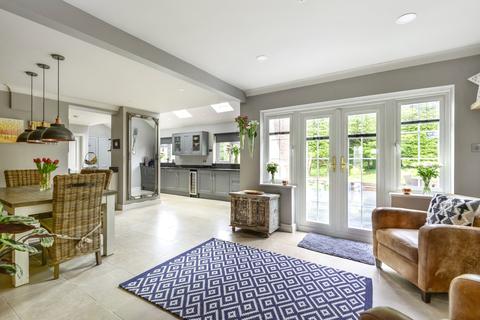 Thistledown Abbotswood Close, Guildford, GU1 1XA