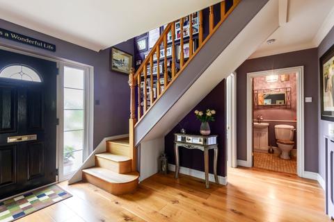 Thistledown Abbotswood Close, Guildford, GU1 1XA