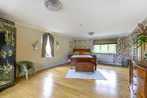 Thistledown Abbotswood Close, Guildford, GU1 1XA