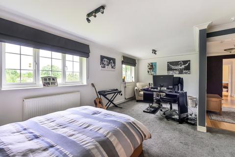 Thistledown Abbotswood Close, Guildford, GU1 1XA
