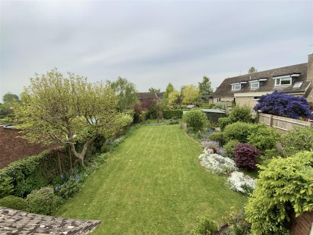 Calverton Road, Stony Stratford, Milton Keynes 4 bed detached house £
