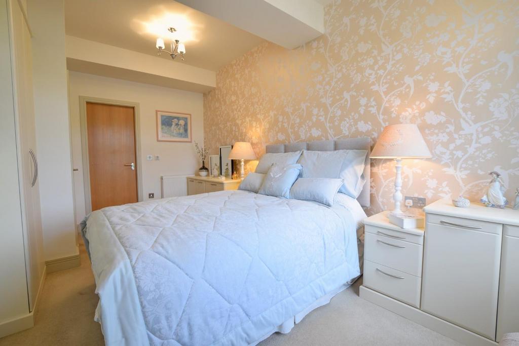 Bed 2.jpg