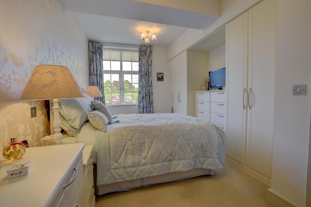 Bed 1.jpg