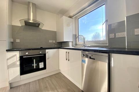 2 bedroom flat to rent - Winchester Avenue, London