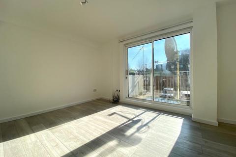 2 bedroom flat to rent - Winchester Avenue, London