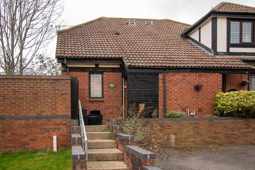 Measham Way, Lower Earley, Reading 1 bed terraced house £200,000