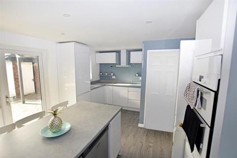 36 Brooklands Square, Canvey Island, SS8 0LE