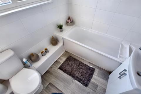 36 Brooklands Square, Canvey Island, SS8 0LE