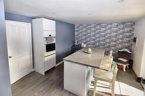 36 Brooklands Square, Canvey Island, SS8 0LE