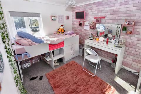 36 Brooklands Square, Canvey Island, SS8 0LE