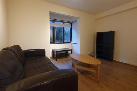 1 bedroom flat to rent - Marina Approach, Hayes
