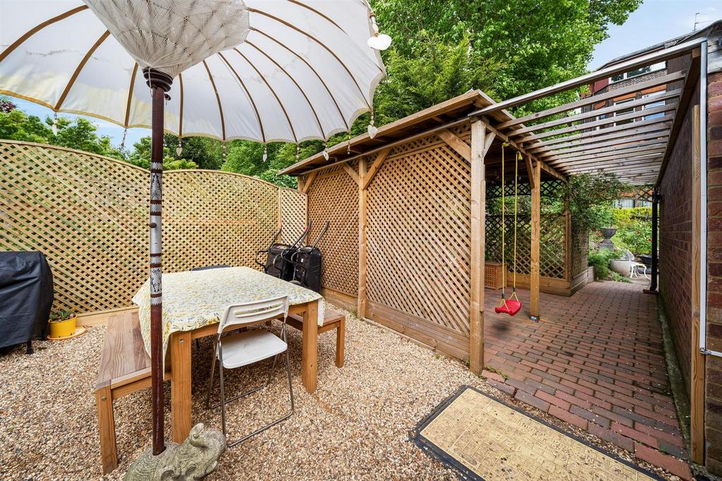 Maresfield Gardens, Hampstead, London 2 bed apartment for sale £825,000