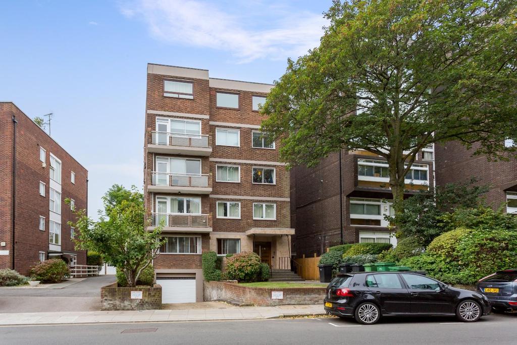 Flat 4, 121 Haverstock Hill NW3-018.jpg