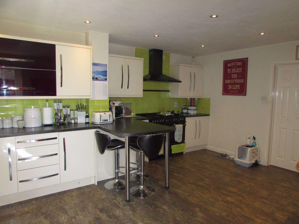 Vale Reach, Pencoed, Bidgend, CF35 6LG 4 bed house £1,100 pcm (£254 pw)