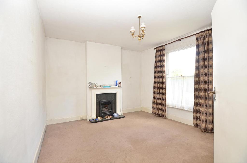 Victoria Road, Teddington 3 bed semidetached house £1,000,000