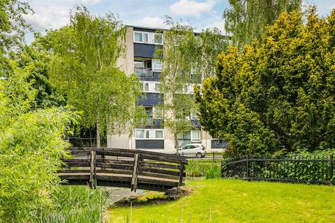 3 bedroom flat for sale - Whitlock Drive, London