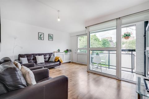 3 bedroom flat for sale - Whitlock Drive, London