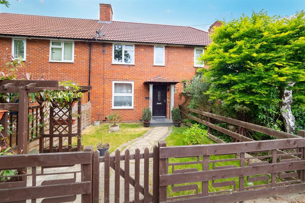 Green Wrythe Lane, Carshalton 3 bed terraced house £475,000