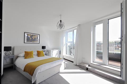 2 bedroom penthouse for sale - William Mundy Way, Dartford