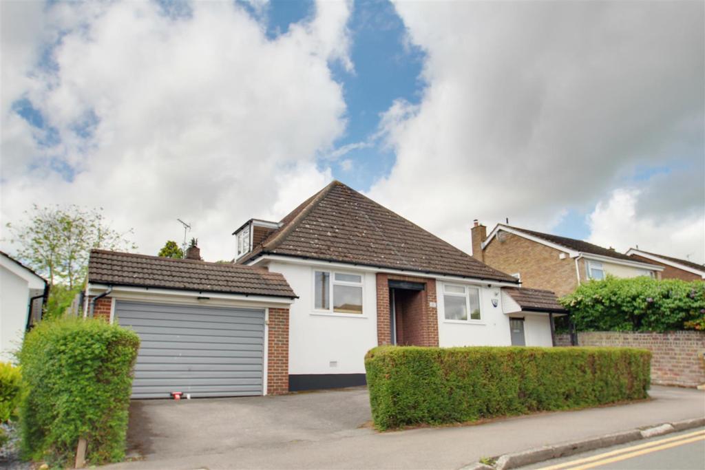 Park Road, Hemel Hempstead 4 bed detached bungalow £700,000