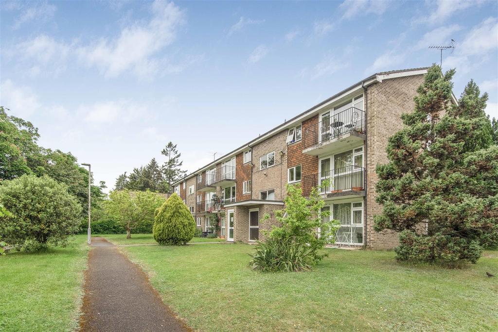 Armadale Court, Westcote Road, Reading 2 bed apartment for sale £237,500