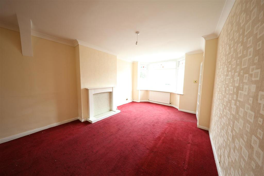 Kirkham Drive, Hull 2 bed semidetached house £130,000
