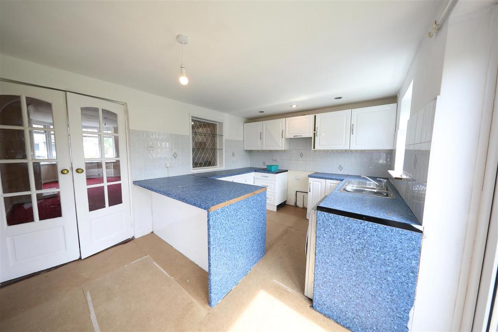 Kirkham Drive, Hull 2 bed semidetached house £130,000