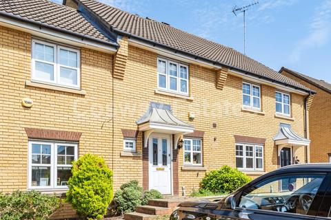 11 Tiverton Way, London, NW7 1GE