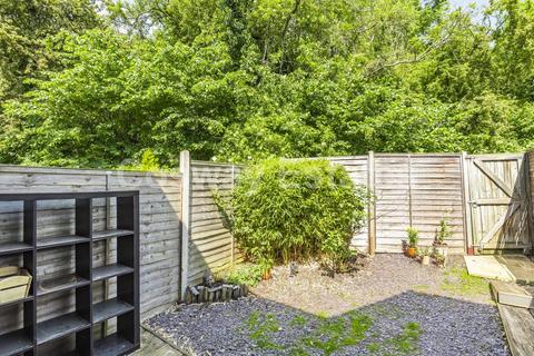 11 Tiverton Way, London, NW7 1GE