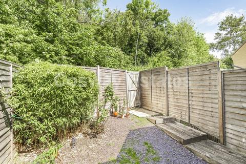 11 Tiverton Way, London, NW7 1GE