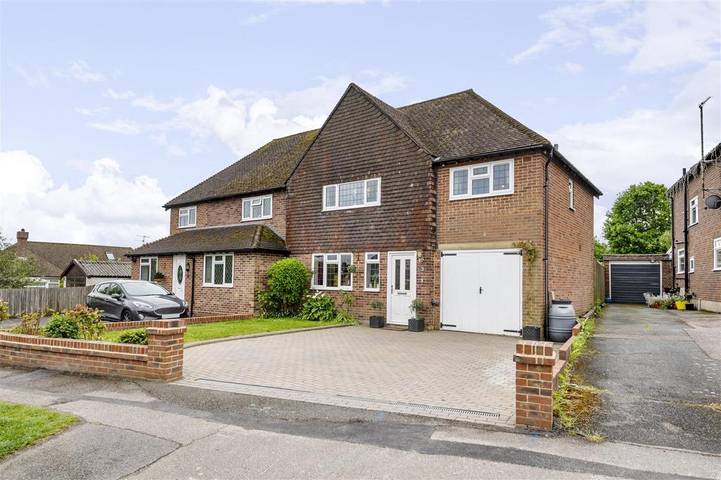 Lansdowne Road, Hailsham 4 bed semidetached house £425,000