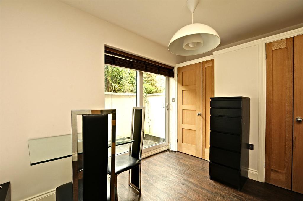 Saint Clements Mews, Cherwell Street 2 bed flat £1,525 pcm (£352 pw)