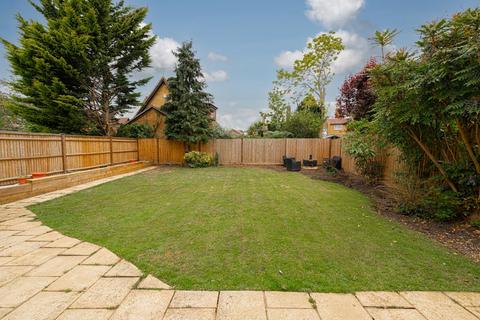 32 Fairfield Way, Epsom, KT19 0EF